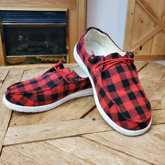 Corkys Shoes - CORKYS Buffalo plaid women's size 8 slip on sneaker.